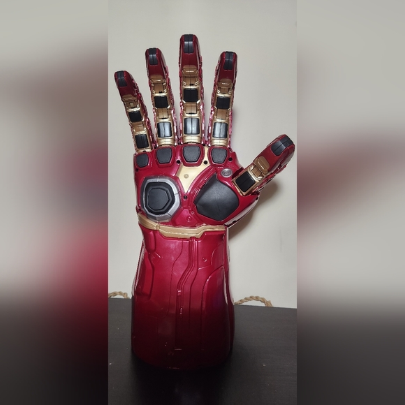 Avengers Marvel Legends Series Endgame Power Gauntlet Articulated Fist - Picture 2 of 2